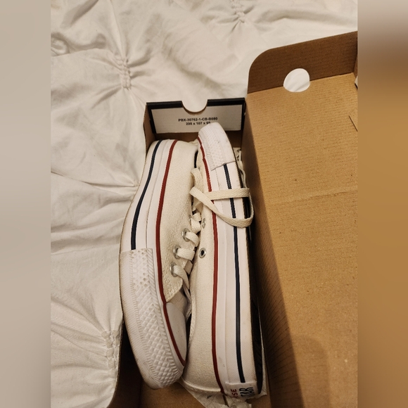 Converse - Picture 2 of 4